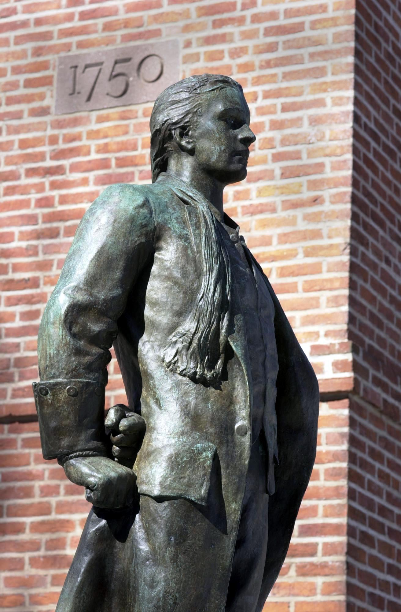 Nathan Hale Statue