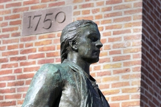 Nathan Hale Statue