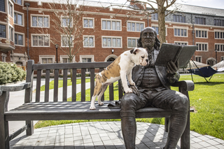 Handsome Dan with statue of Ben Franklin